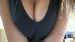 ATKporn You cum on her face after looking at a lot of pretty flowers