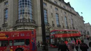 ATKporn You cum in and out of her hairy pussy during your vacation in London
