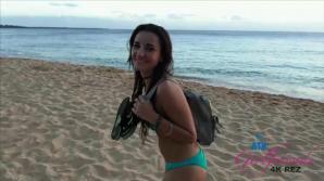 atkgirlfriends.com Jade makes the most of her Hawaii trip.